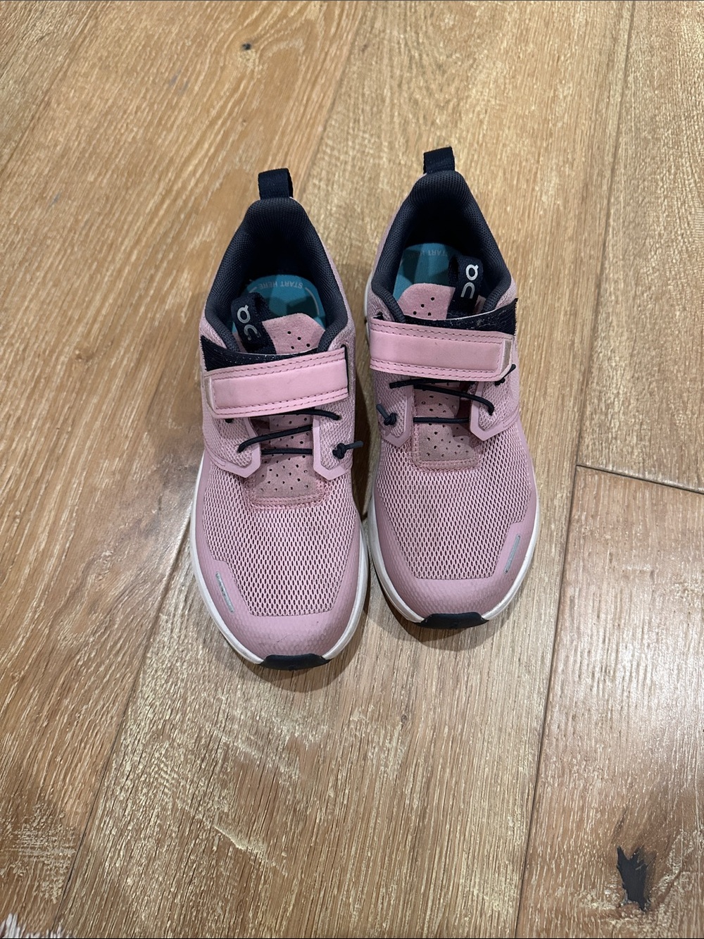 On Running Kids Pink and Black Hook-and-Loop Athletic Sneakers